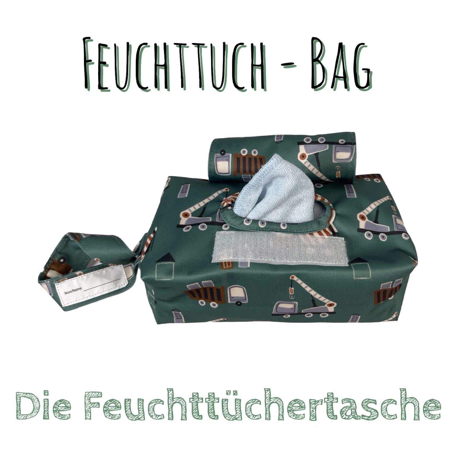 Rechteckige Feuchttuchtasche aus weichem PUL mit grünem Hintergrund. Im Vordergrund gezeichnete Baustellenfahrzeuge für Kinder. Trageschlaufe mit Druckknopf und beschreibbarem Namensetikett, Verschlussklappe mit Klettverschluss, große Reißverschlussöffnung auf der Rückseite zum Befüllen.