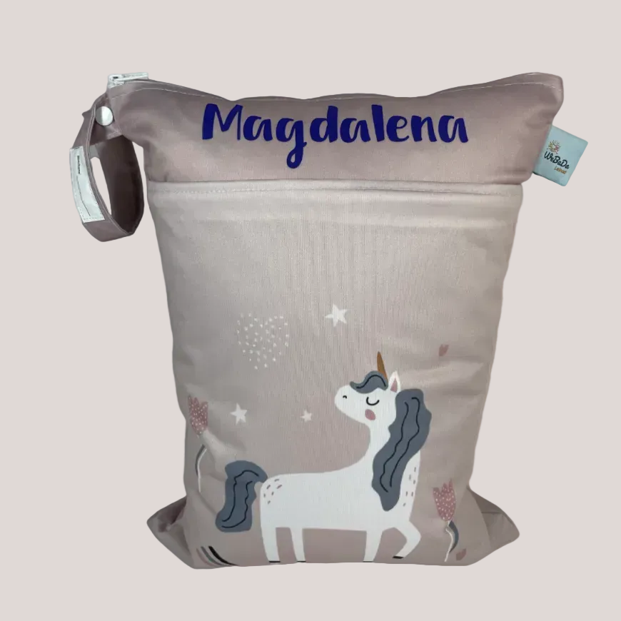 Große Nasstasche "Einhorn"- personalisierbar - Wetbag mit Namen für Kita & Zuhause