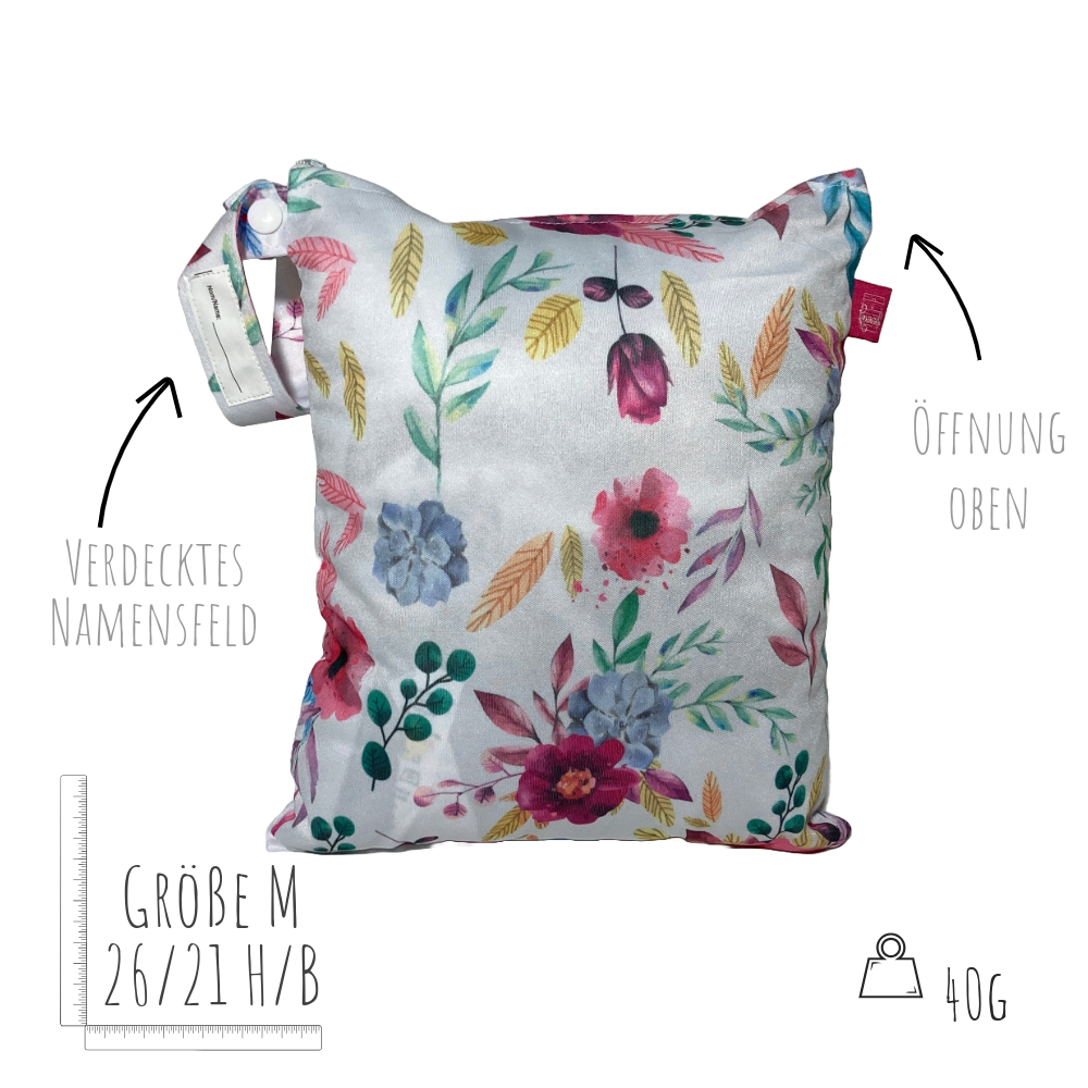 Wetbag für Hygieneprodukte mit Blumenmotiv in Pink und Hellblau – nachhaltige Damenhygiene unterwegs