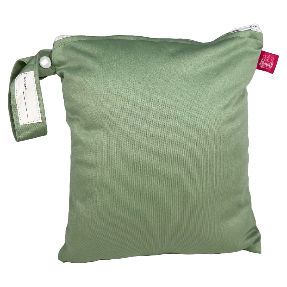 Wetbag Größe M in dunklem Seegrün – ideal für Hygieneartikel & feuchte Kleidung
